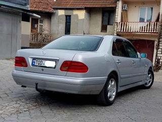 Mercedes E-Class foto 2