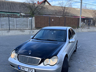 Mercedes C-Class foto 2