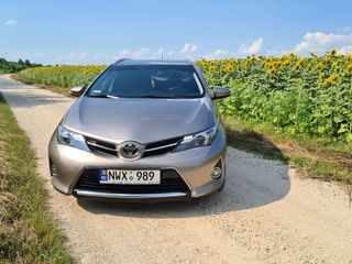 Toyota Auris foto 1