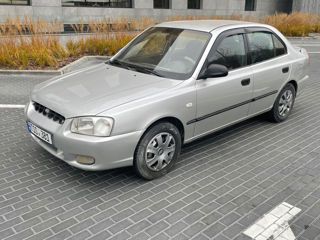 Hyundai Accent foto 2