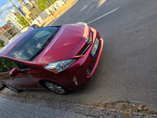 Toyota Prius v foto 9