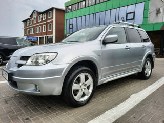 Mitsubishi Outlander foto 1