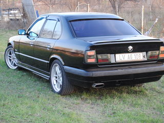 BMW 5 Series foto 2