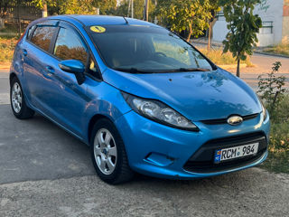 Ford Fiesta foto 8