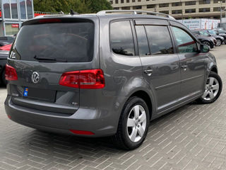 Volkswagen Touran foto 3