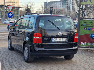 Volkswagen Touran foto 4