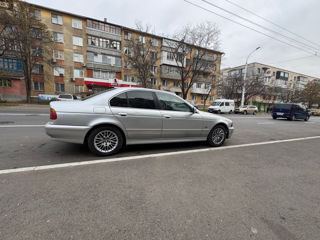 BMW 5 Series foto 2