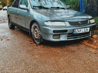 Mazda 323 foto 1