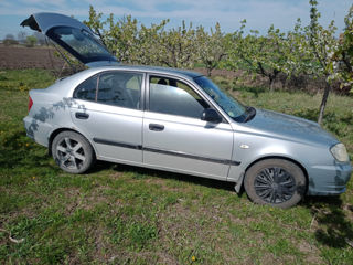 Hyundai Accent foto 3