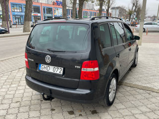 Volkswagen Touran foto 4