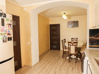 3-комн. кв., 100 м², 2/2 эт.