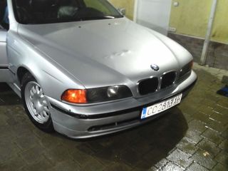 BMW 5 Series foto 2