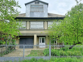 Se vinde casă spațioasă în cel mai liniștit sector a orașului FĂLEȘTI!!!