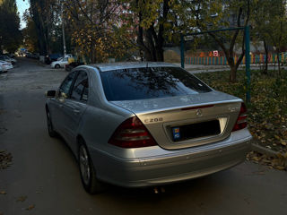 Mercedes C-Class foto 5