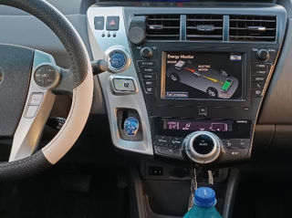 Toyota Prius v foto 3