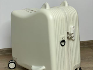 Детский чемодан на котором можно ездить . foto 4