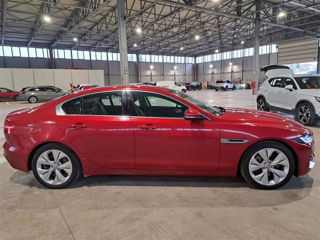 Jaguar XE foto 4