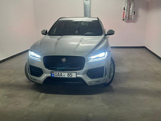 Jaguar F-PACE foto 1