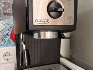 Vând Espressor delonghi EC156.B