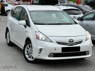 Toyota Prius v