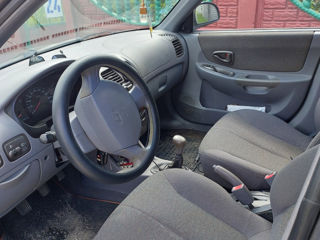 Hyundai Accent foto 3