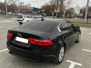 Jaguar XE foto 2