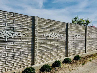 Gard din plăci de beton este durabil  și nu necesită îngrijire specială. foto 10