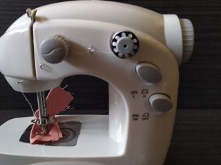 Мини швейная машинка Sew Whiz. foto 2