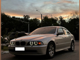 BMW 5 Series foto 1