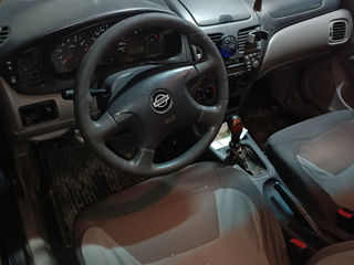 Nissan Almera foto 4