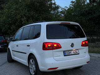 Volkswagen Touran foto 2