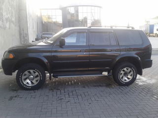 Mitsubishi Montero Sport foto 2