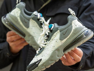 Nike Air Max 270 React Grey x Travis Scott foto 1
