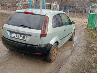 Ford Fiesta foto 3