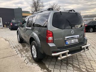 Nissan Pathfinder foto 4