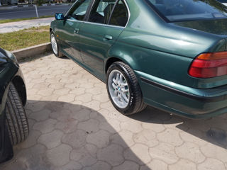 BMW 5 Series foto 7