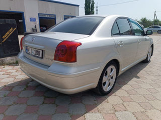 Toyota Avensis foto 3