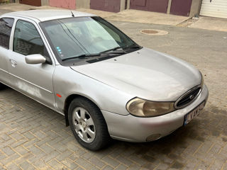 Ford Mondeo foto 2