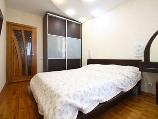 Vând apartament la Ialoveni, bloc nou, curte privata foto 6