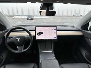 Tesla Model Y foto 6