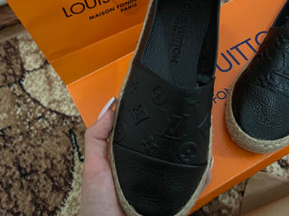 Vând încălțăminte Louis Vuitton foto 2