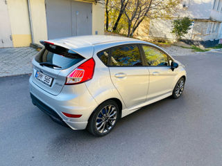 Ford Fiesta foto 2