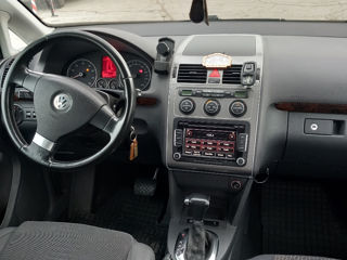 Volkswagen Touran foto 5