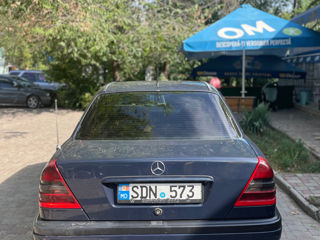 Mercedes C-Class foto 9