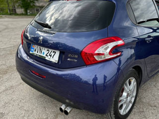 Peugeot 208 foto 10