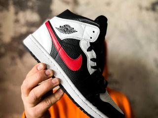 Nike Air Jordan 1 Retro High Black/Red Swoosh Unisex