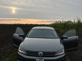 Volkswagen Jetta foto 2