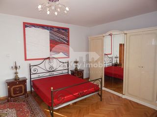 Apartament cu 2 camere, reparație+mobilă, Centru, 350 € ! foto 1