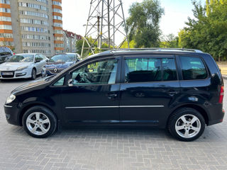 Volkswagen Touran foto 4