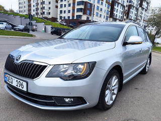 Skoda Superb foto 2